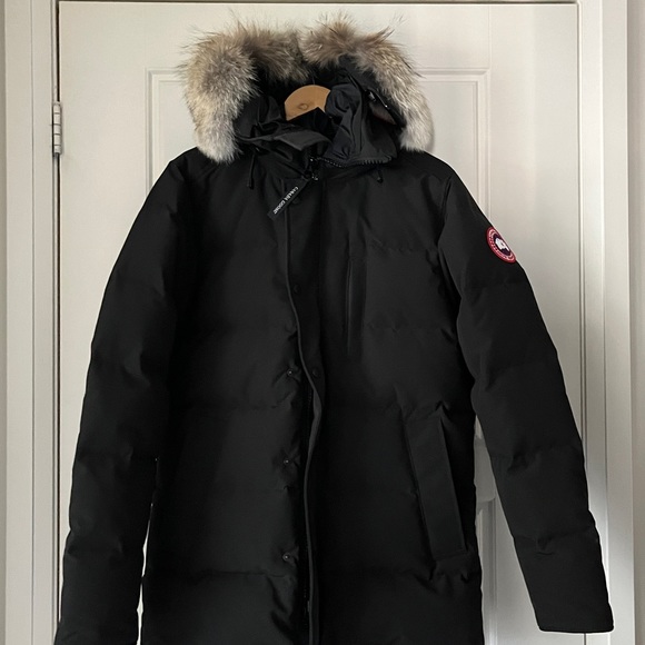 Brand new Canada Goose Looking for new owner - Picture 4 of 4
